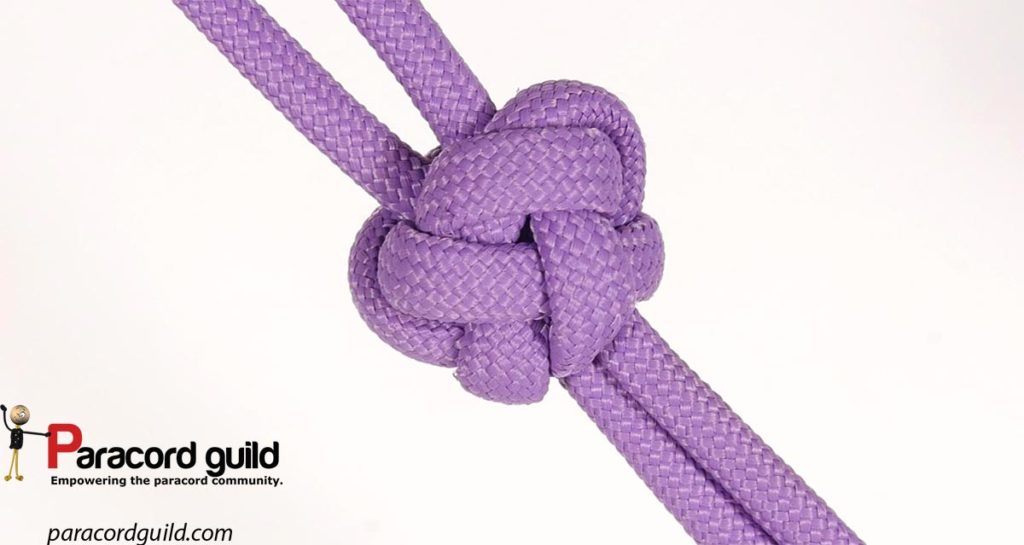 King's crown button knot - Paracord guild